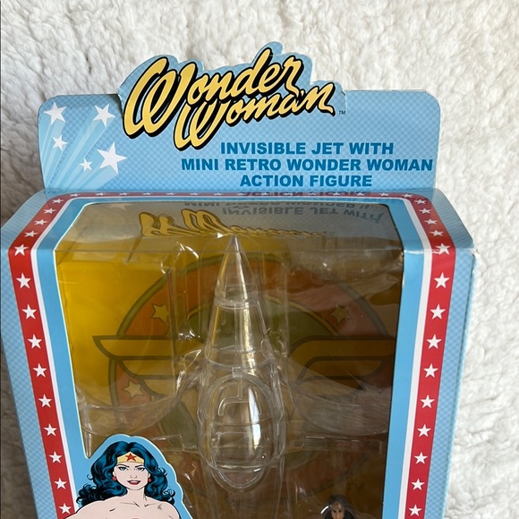 FUNKO EXCLUSIVE DC COMICS Wonder Woman Invisible Jet with Mini Figure - Picture 4 of 15